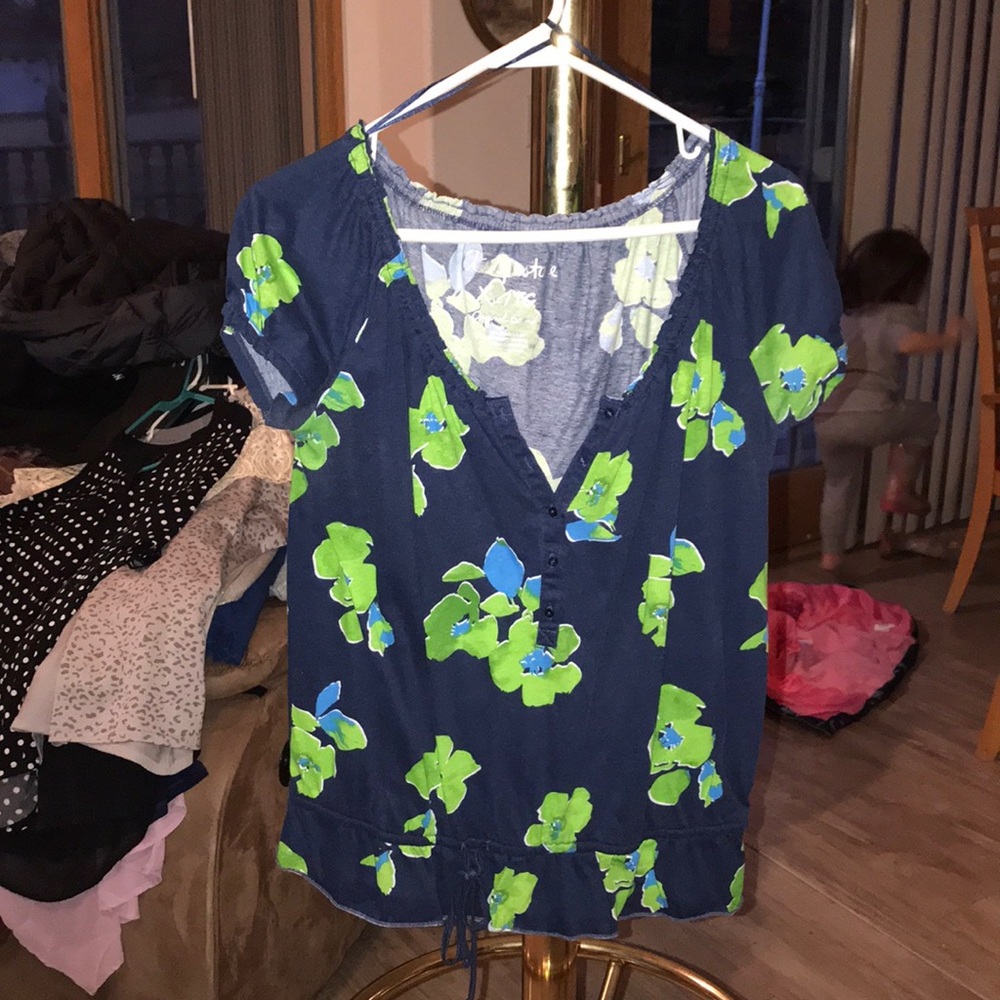 Super cute flower blouse